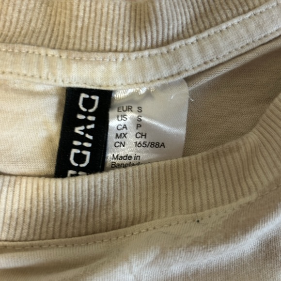 H&M Divided Casual Graphic Tee - Picture 5 of 7